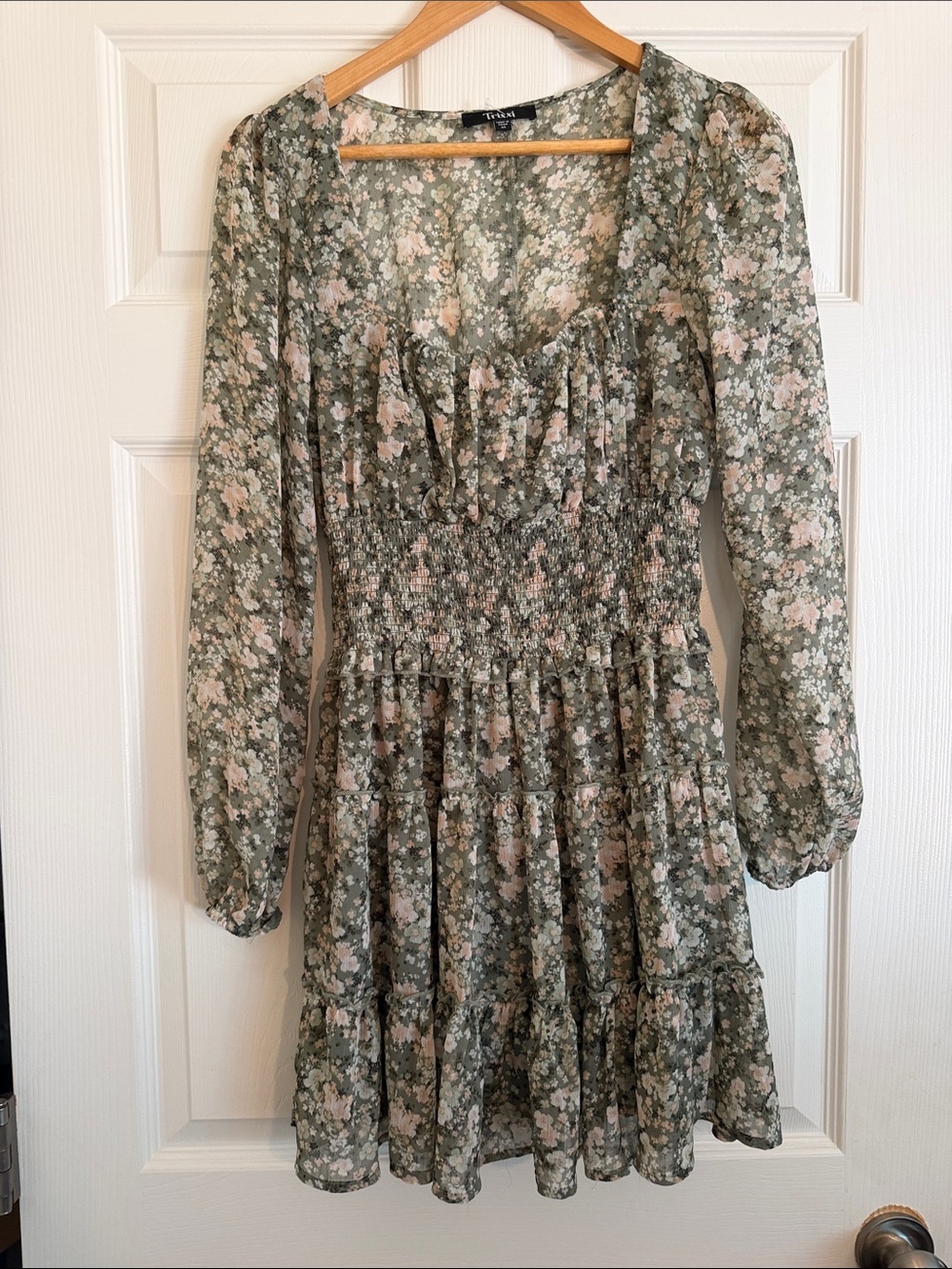 Trixxi Sage Green Floral Smocked Long-Sleeve Mini Dress size M
